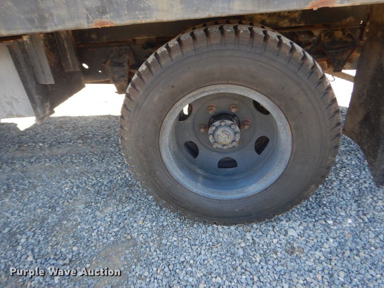 image for item JG9100 1976 Ford F600  dump flatbed truck