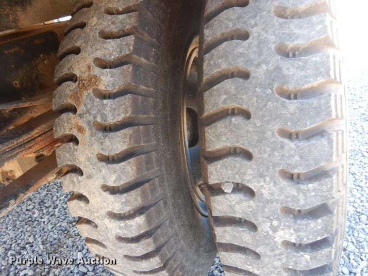 image for item JG9100 1976 Ford F600  dump flatbed truck