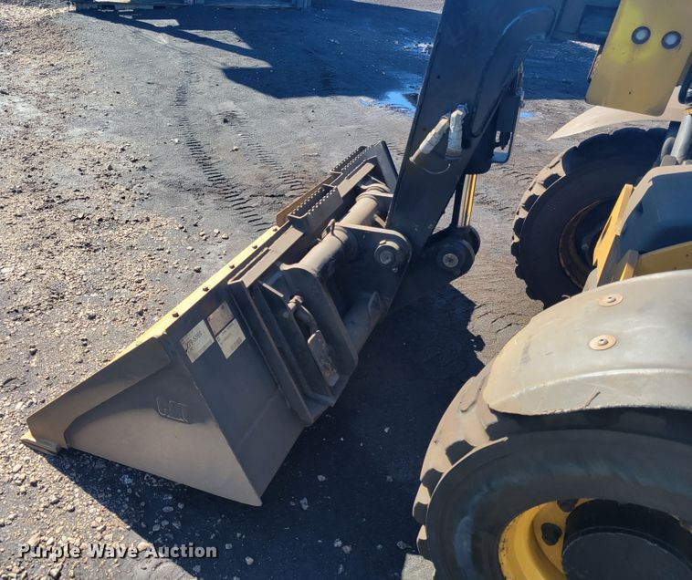 image for item JG9126 2015 Caterpillar TH255C  telehandler