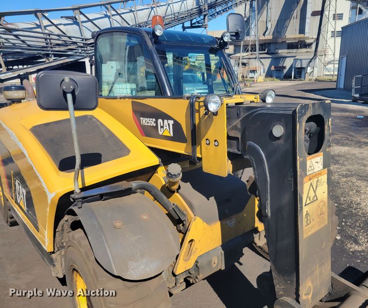 image for item JG9126 2015 Caterpillar TH255C  telehandler