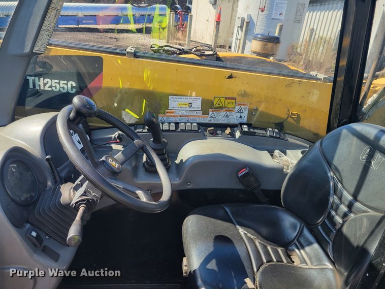 image for item JG9126 2015 Caterpillar TH255C  telehandler