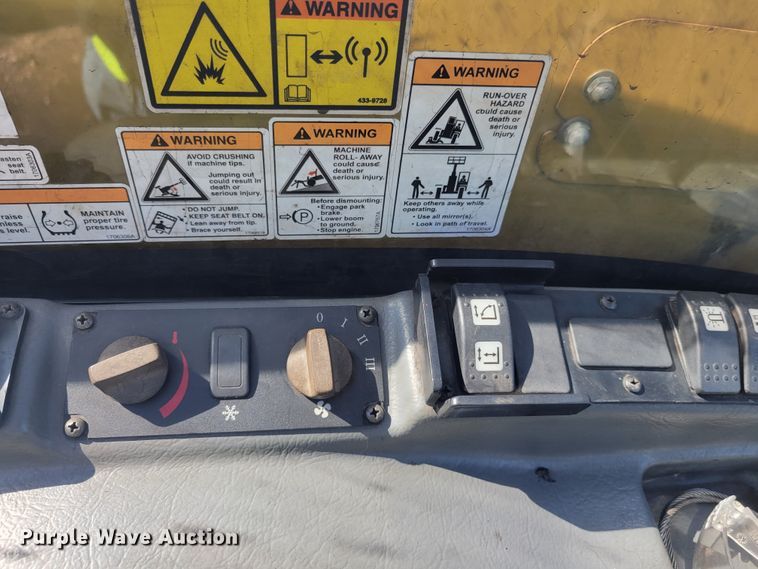 image for item JG9126 2015 Caterpillar TH255C  telehandler