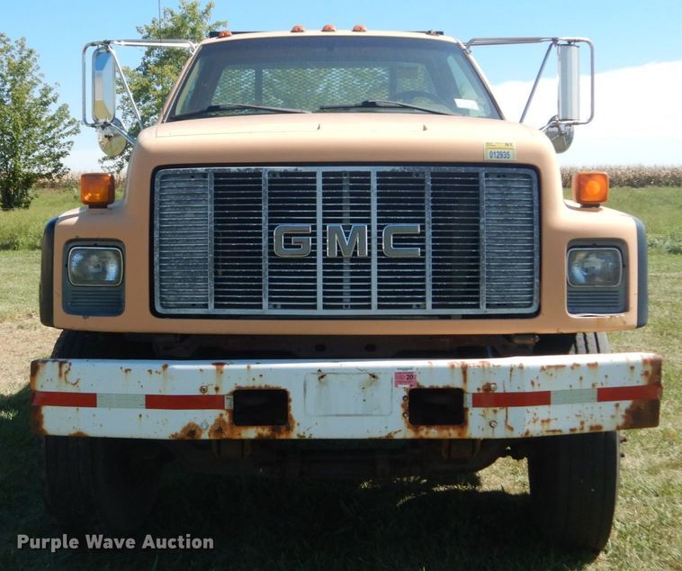 image for item JG9129 2002 GMC 7500  rollback truck