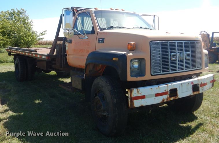 image for item JG9129 2002 GMC 7500  rollback truck