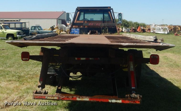 image for item JG9129 2002 GMC 7500  rollback truck