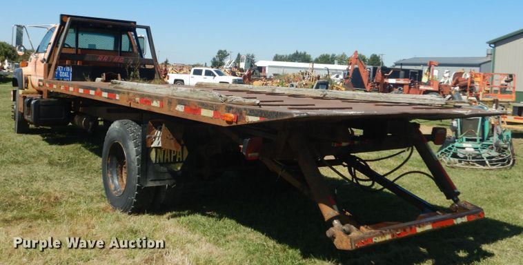 image for item JG9129 2002 GMC 7500  rollback truck