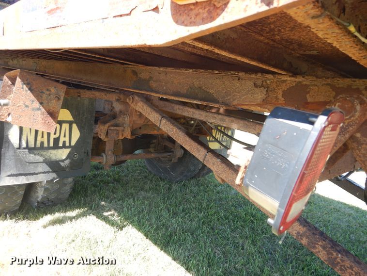 image for item JG9129 2002 GMC 7500  rollback truck