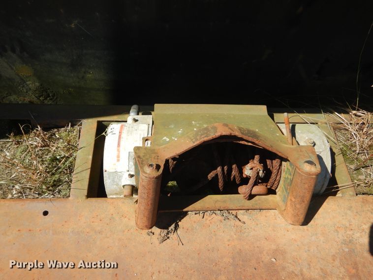 image for item JG9129 2002 GMC 7500  rollback truck