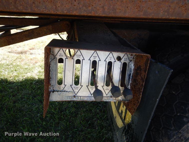 image for item JG9129 2002 GMC 7500  rollback truck