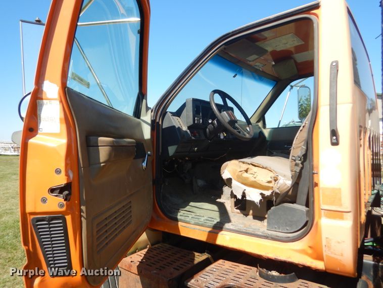 image for item JG9129 2002 GMC 7500  rollback truck