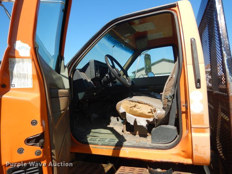 image for item JG9129 2002 GMC 7500  rollback truck