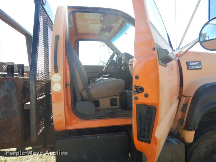 image for item JG9129 2002 GMC 7500  rollback truck