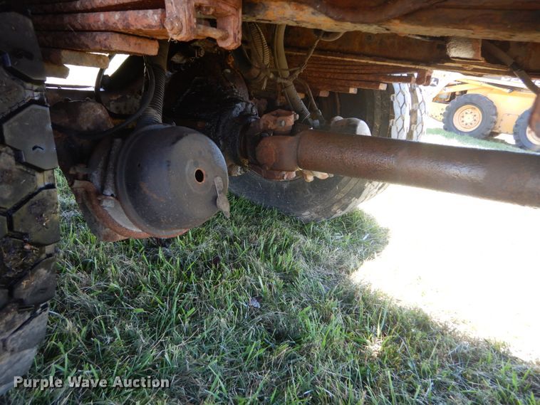 image for item JG9129 2002 GMC 7500  rollback truck