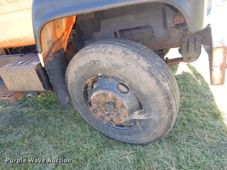 image for item JG9129 2002 GMC 7500  rollback truck