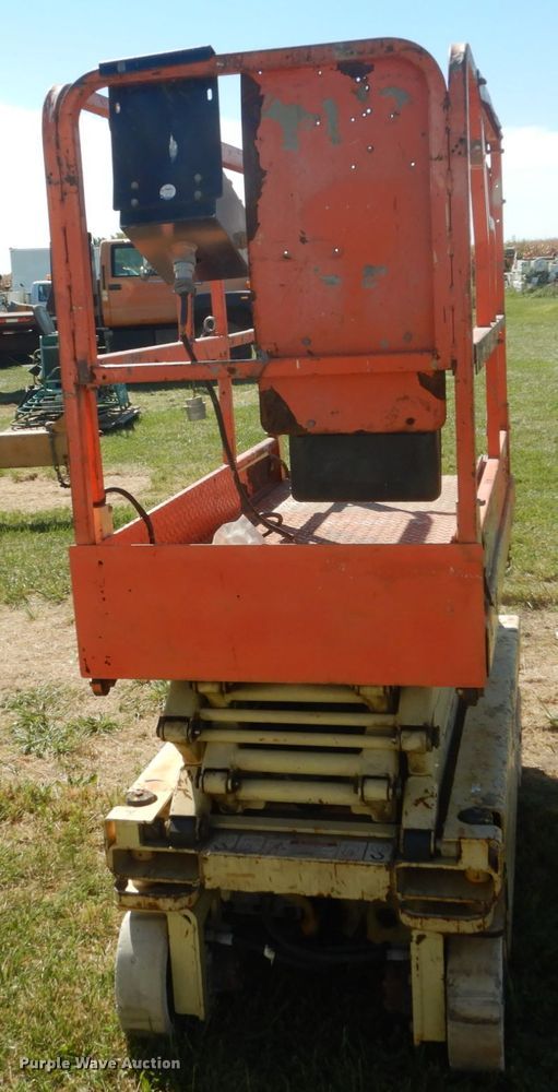 image for item JG9139 2001 JLG 1932E2  scissor lift