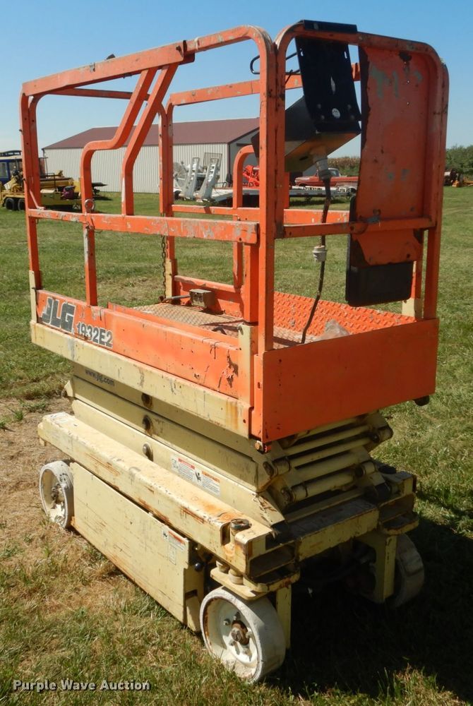image for item JG9139 2001 JLG 1932E2  scissor lift