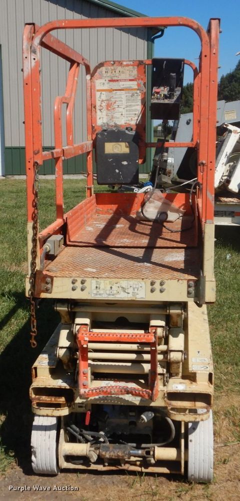 image for item JG9139 2001 JLG 1932E2  scissor lift
