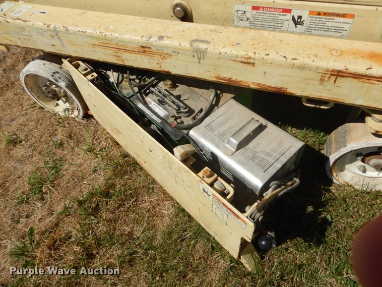 image for item JG9139 2001 JLG 1932E2  scissor lift