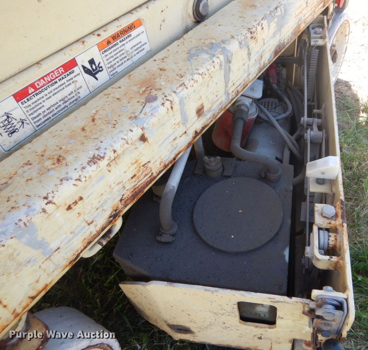 image for item JG9139 2001 JLG 1932E2  scissor lift