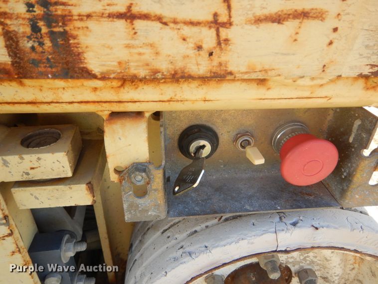 image for item JG9139 2001 JLG 1932E2  scissor lift