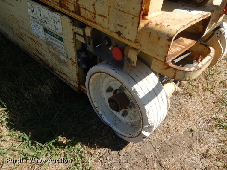 image for item JG9139 2001 JLG 1932E2  scissor lift