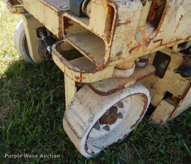 image for item JG9139 2001 JLG 1932E2  scissor lift