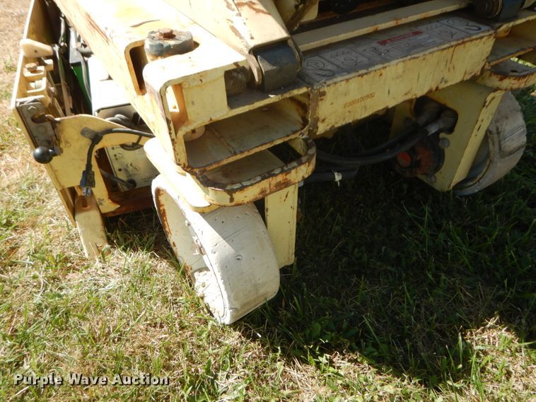 image for item JG9139 2001 JLG 1932E2  scissor lift