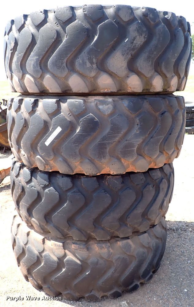 image for item JP9413 (4) Michelin 20.5R25 tires