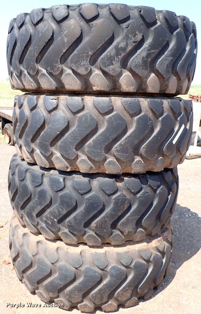 image for item JP9413 (4) Michelin 20.5R25 tires