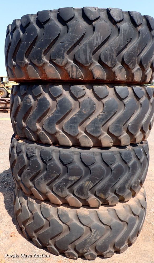 image for item JP9413 (4) Michelin 20.5R25 tires