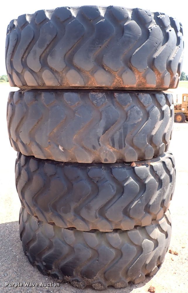 image for item JP9413 (4) Michelin 20.5R25 tires