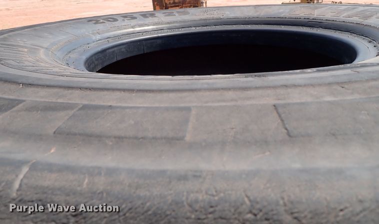 image for item JP9413 (4) Michelin 20.5R25 tires