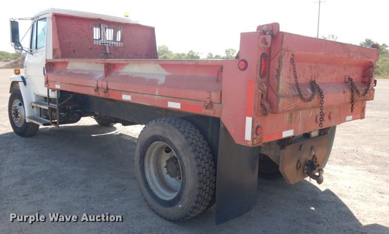 image for item JQ9175 1999 Freightliner FL70  dump truck