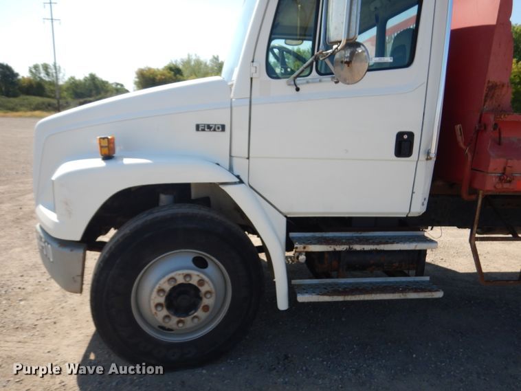 image for item JQ9175 1999 Freightliner FL70  dump truck