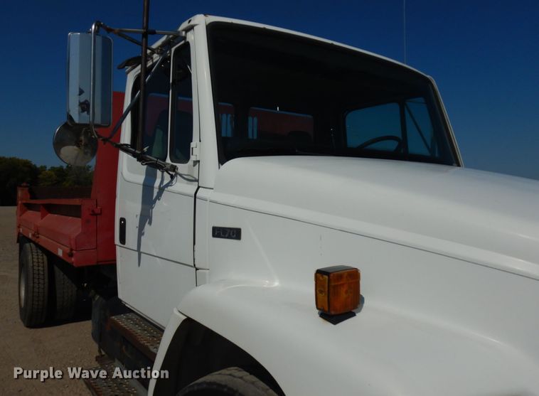 image for item JQ9175 1999 Freightliner FL70  dump truck