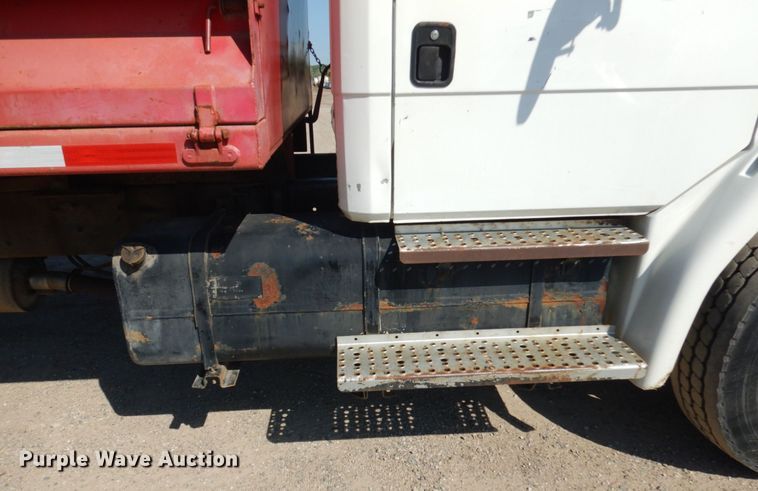 image for item JQ9175 1999 Freightliner FL70  dump truck