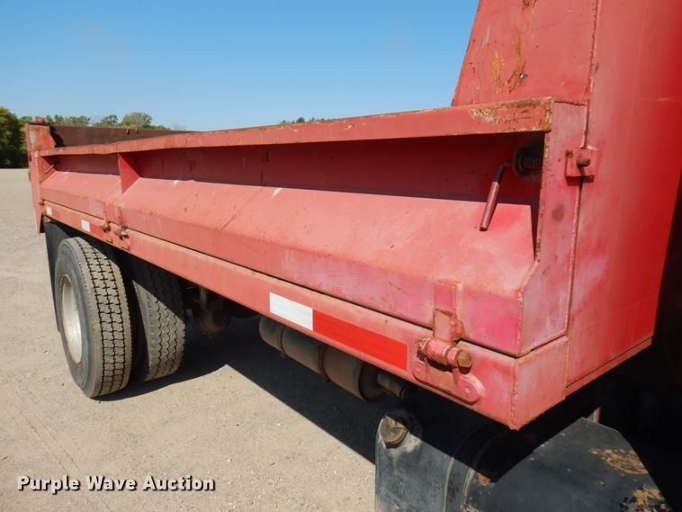 image for item JQ9175 1999 Freightliner FL70  dump truck