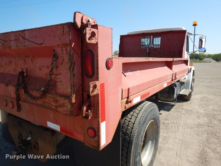 image for item JQ9175 1999 Freightliner FL70  dump truck
