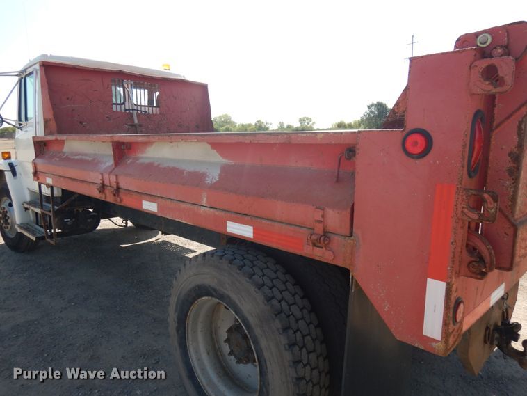 image for item JQ9175 1999 Freightliner FL70  dump truck