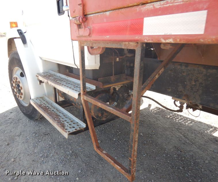 image for item JQ9175 1999 Freightliner FL70  dump truck
