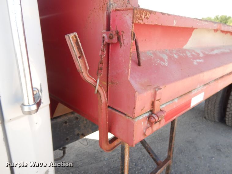 image for item JQ9175 1999 Freightliner FL70  dump truck