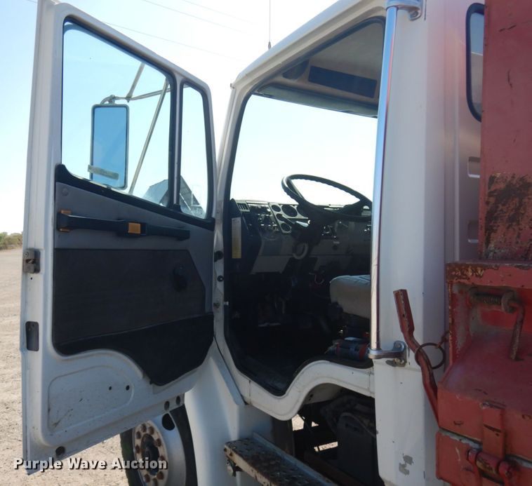 image for item JQ9175 1999 Freightliner FL70  dump truck