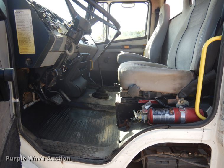 image for item JQ9175 1999 Freightliner FL70  dump truck