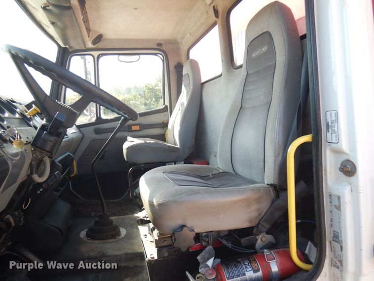 image for item JQ9175 1999 Freightliner FL70  dump truck