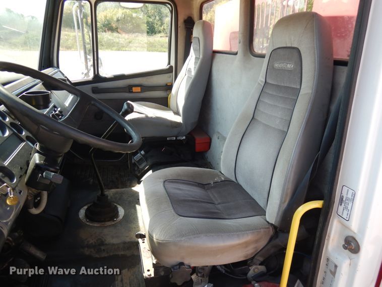 image for item JQ9175 1999 Freightliner FL70  dump truck