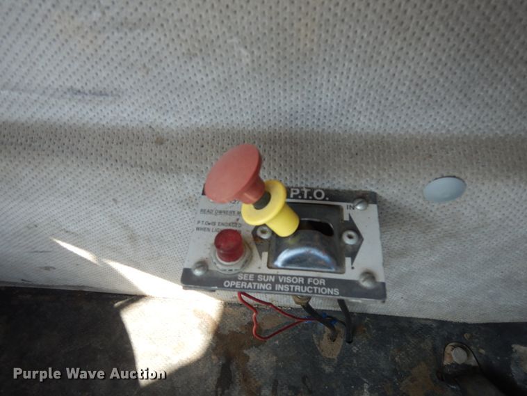 image for item JQ9175 1999 Freightliner FL70  dump truck