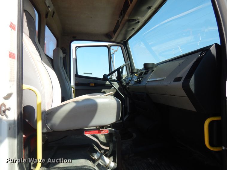 image for item JQ9175 1999 Freightliner FL70  dump truck