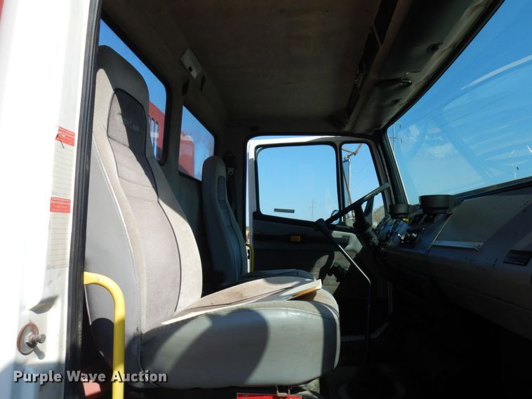 image for item JQ9175 1999 Freightliner FL70  dump truck
