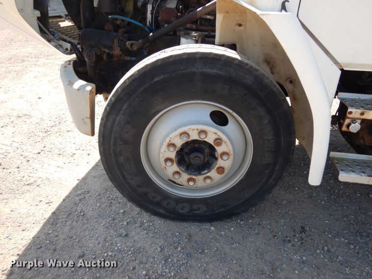 image for item JQ9175 1999 Freightliner FL70  dump truck