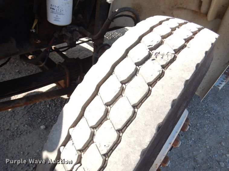 image for item JQ9175 1999 Freightliner FL70  dump truck